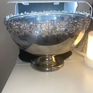 Champagne bowl for your wedding with beautiful rhinestones, artist David Tutera